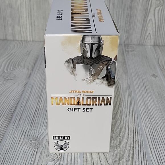 Star Wars The Mandalorian Gift Set Bundle, Baby Yoda, Coffe Mug, Keychain, Socks - Picture 4 of 5